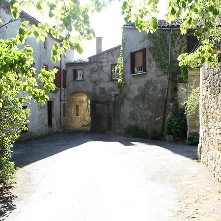 Proche Uzes Le Cocon Du Peintre Anglais Sanilhac-et-Sagries Exterior photo
