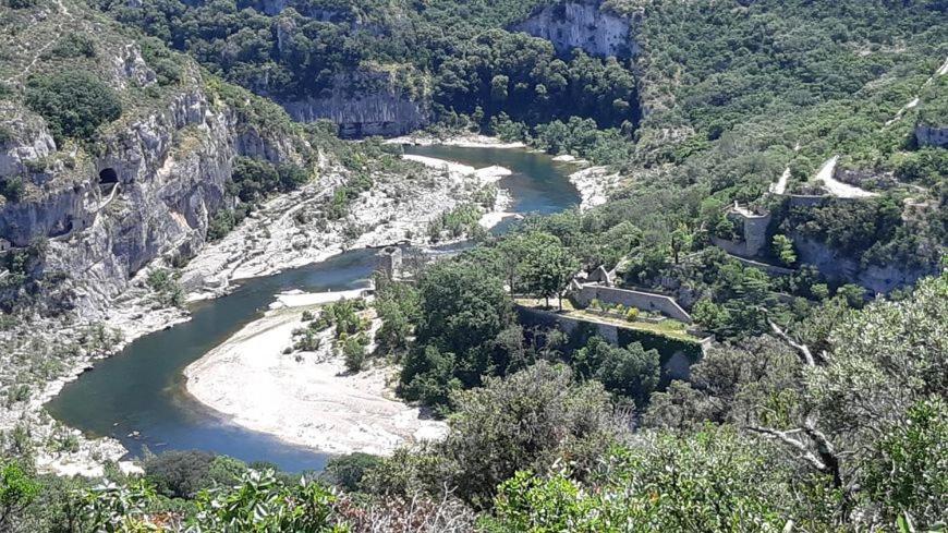 Proche Uzes Le Cocon Du Peintre Anglais Sanilhac-et-Sagries Exterior photo
