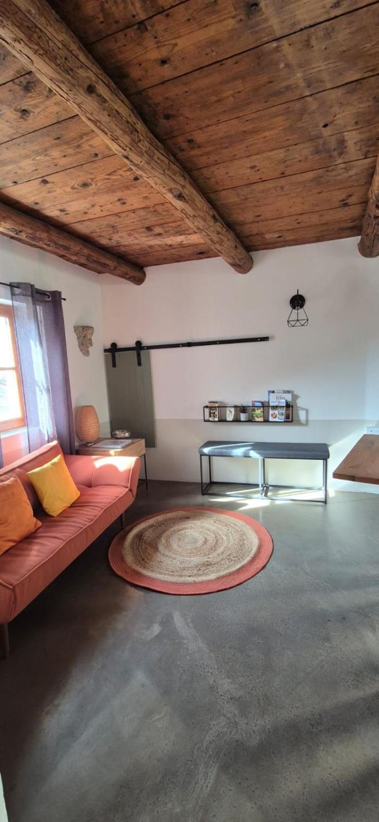 Proche Uzes Le Cocon Du Peintre Anglais Sanilhac-et-Sagries Exterior photo